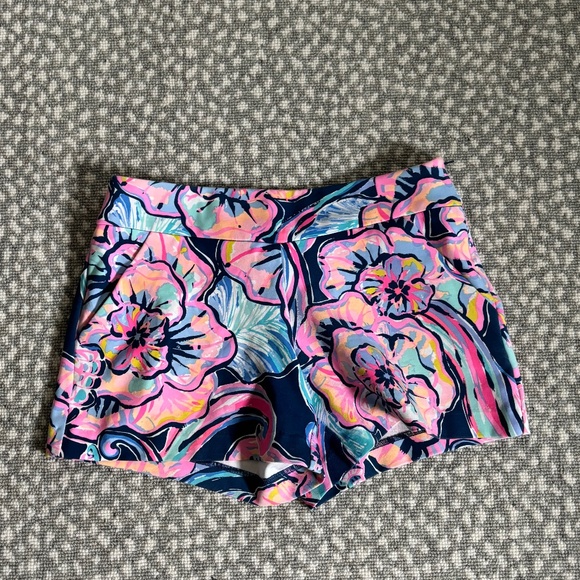 NWT- Lilly Pulitzer Shorts Size 2 - Picture 2 of 3